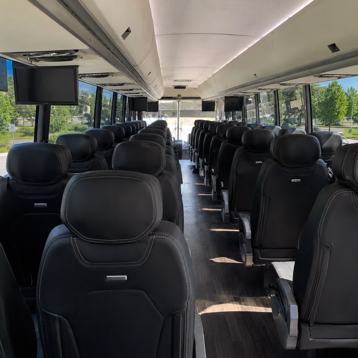 charter buses for trade show groups arriving at msp airport