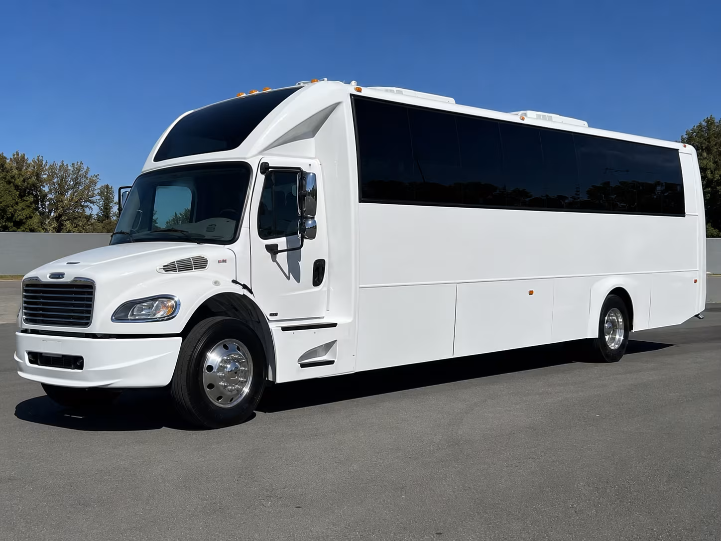 school field trip and group tour buses around the twin cities