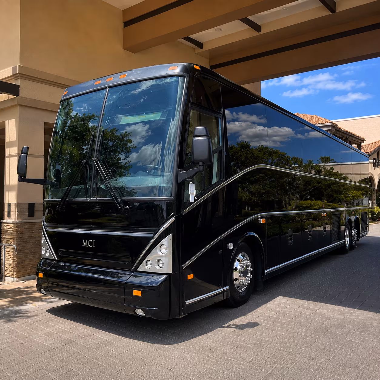 shuttle buses between st paul hotels and the rivercentre convention complex